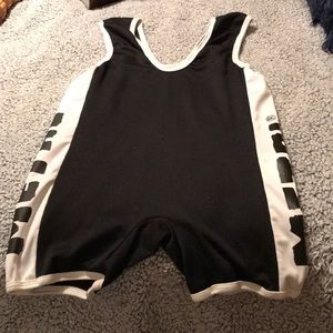 Singlet heavy metal